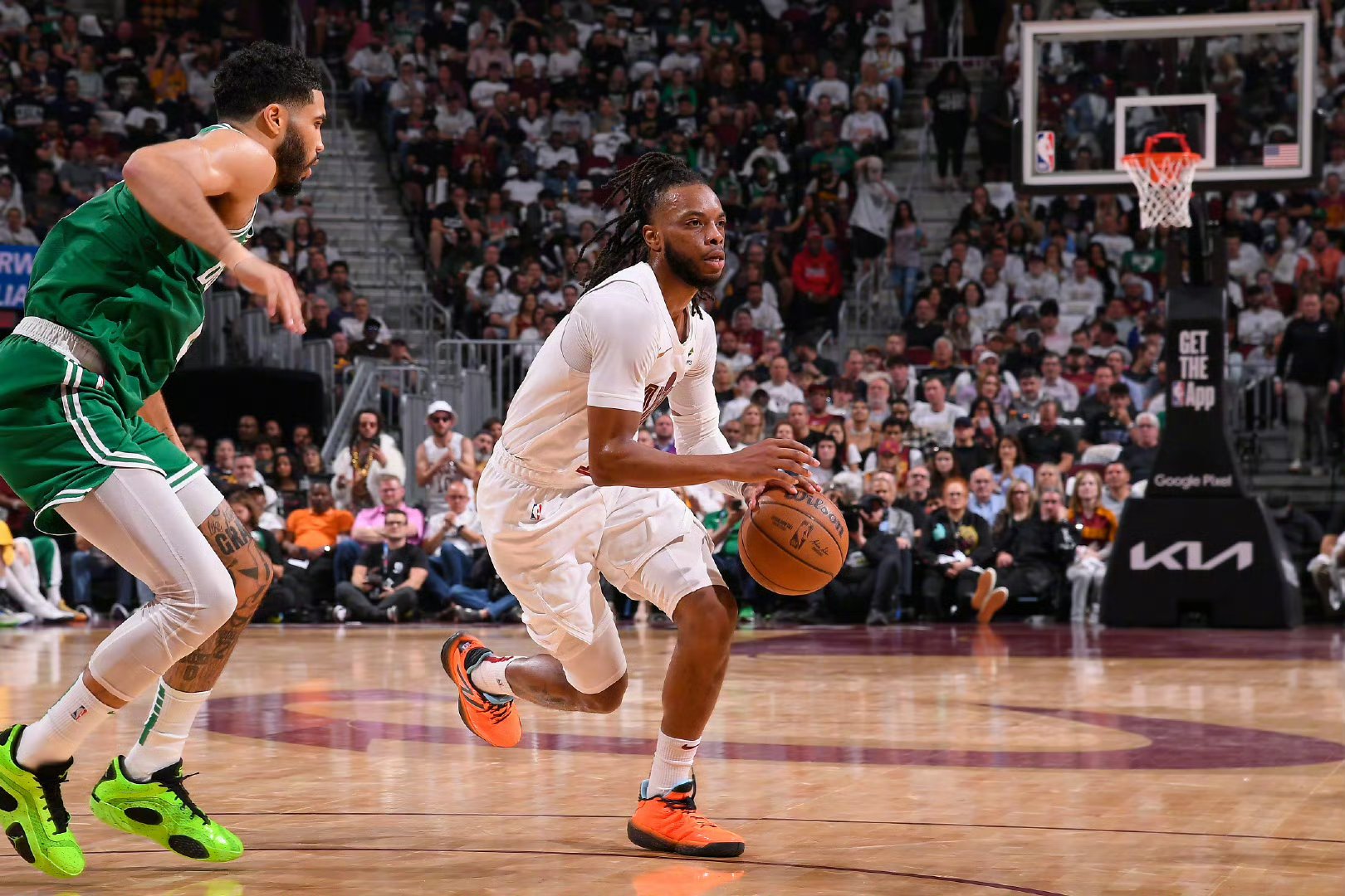 马刺横扫骑士，莫兰特点燃赛场的简单介绍