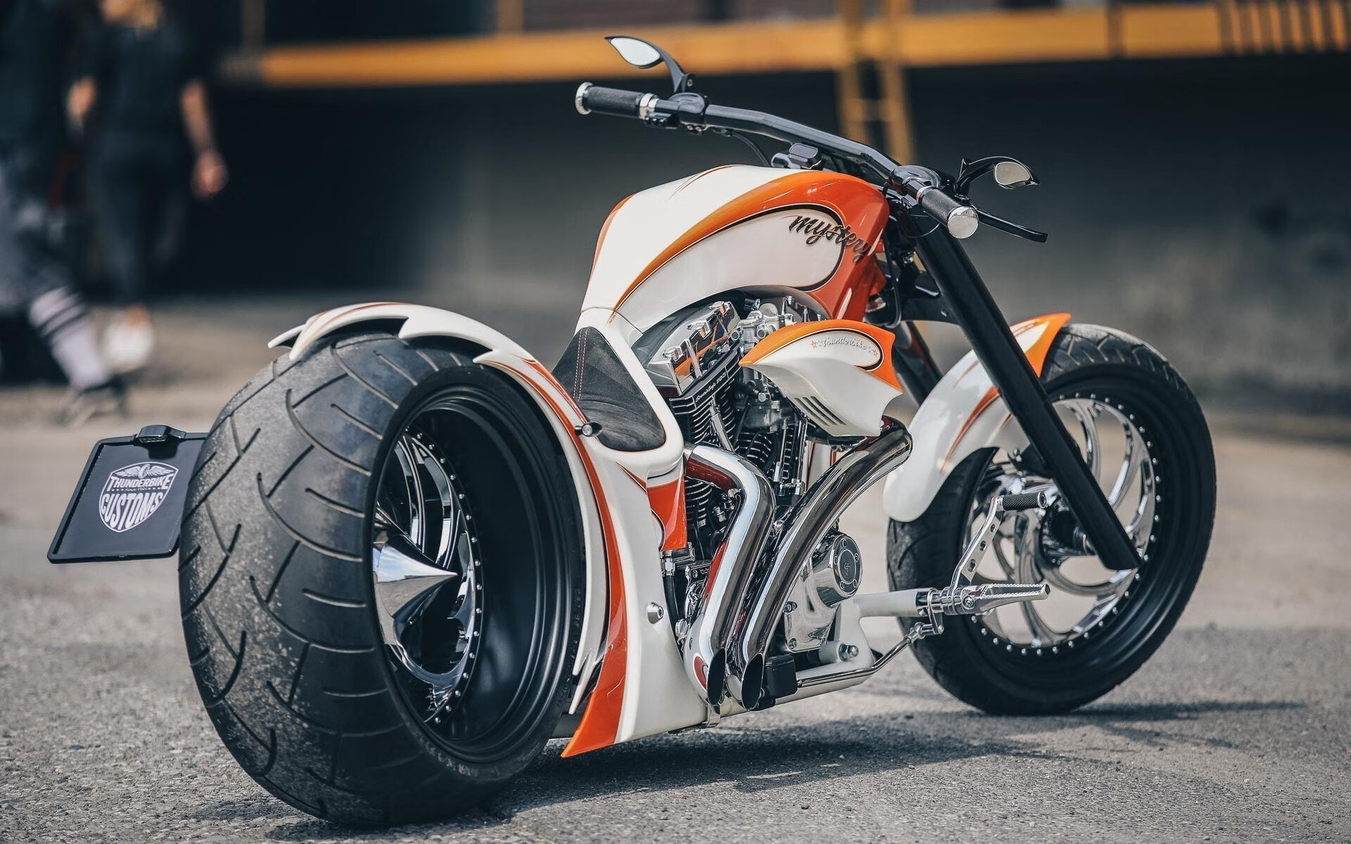 绿茵场上的两种战争,英超争冠与洪都拉斯埃及血拼的平行世界