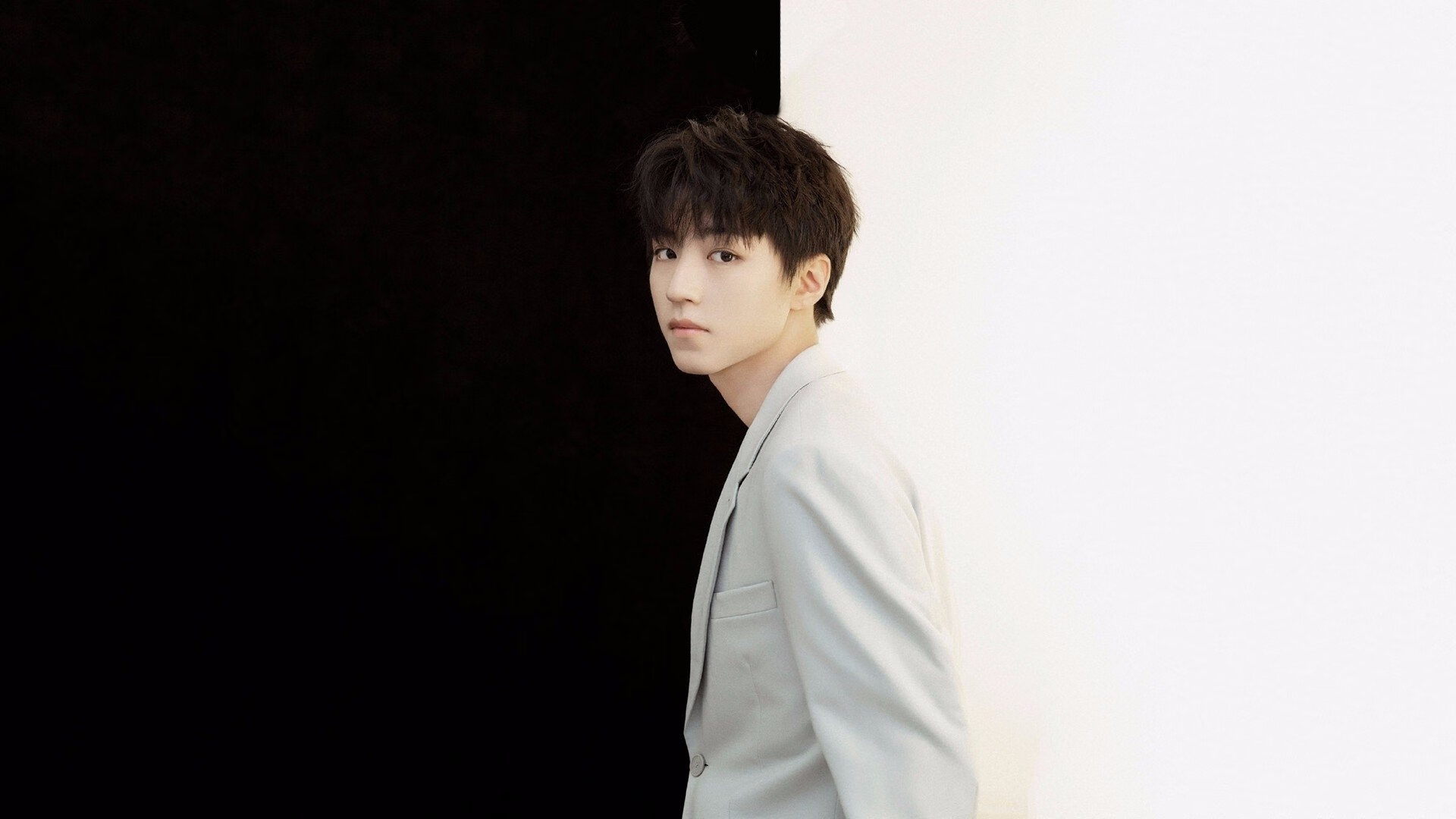 狂胜与接管,当集体风暴与个人神迹在篮球宇宙的两极同时上演