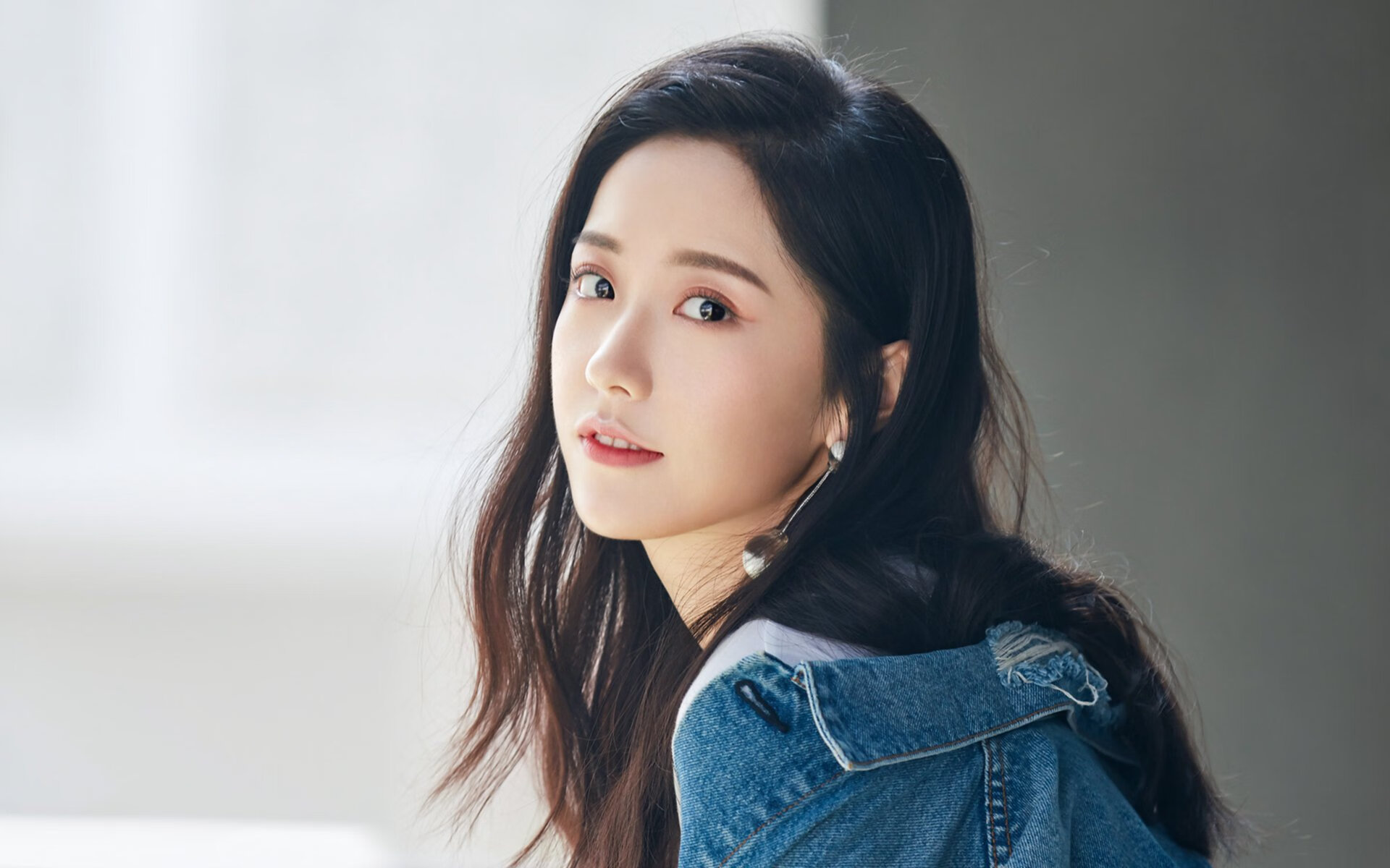 非洲之星闪耀欧洲之巅，加纳踏平马德里竞技的雨夜传奇