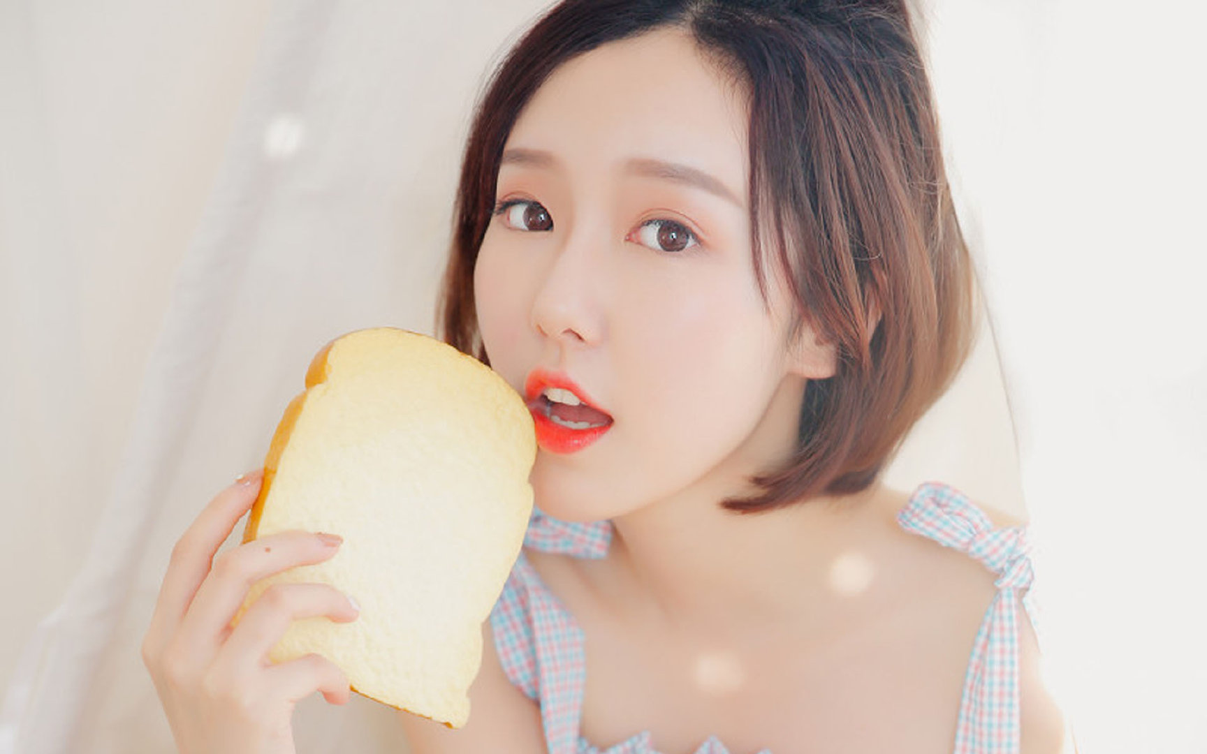 铁幕与神话的对决，当喀麦隆的坚盾压倒希腊，坎特在尘埃中加冕