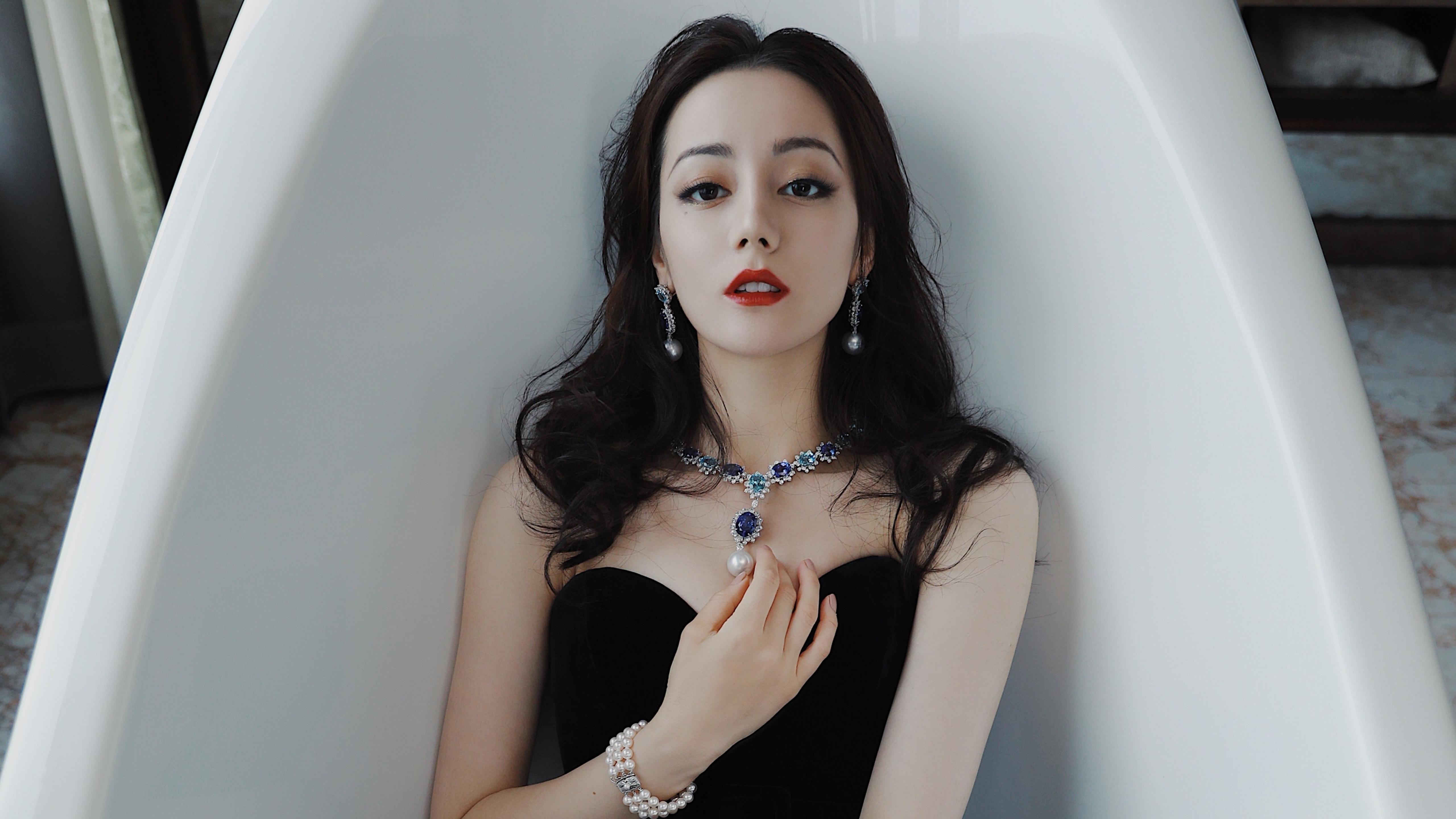 这是一篇为您定制的深度文章，完全围绕您给出的关键词展开。为了体现唯一性，我从一个独特的角度切入—探讨这场看似普通的险胜背后，关于身份认同与足球哲学的碰撞，并以归化巨星坎塞洛作为叙事核心